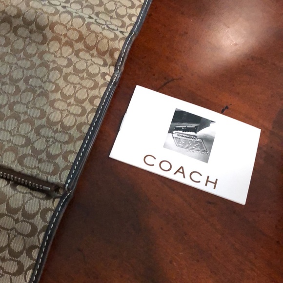 COACH Signature C’s in Excellent Used Condition (EUC) Long Wallet - Picture 13 of 16
